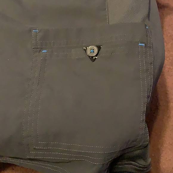 Women’s like new without tags large scrub top - Picture 3 of 4